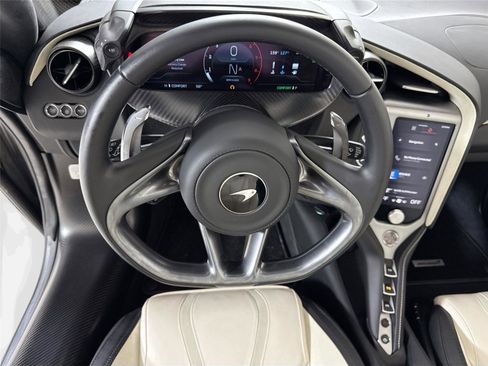 Used 2024 McLaren 750S Spider image 24