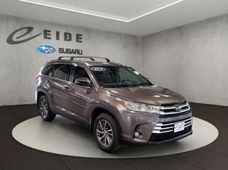 Used 2019 Toyota Highlander XLE AWD/4WD video 1