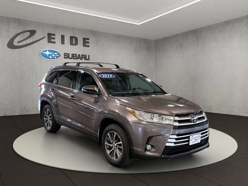 Used 2019 Toyota Highlander XLE AWD/4WD image 1
