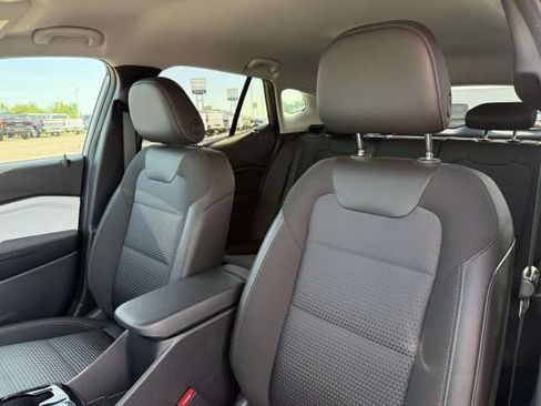 Used 2025 Chevrolet Trax LT FWD image 10