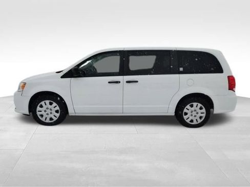 Used 2019 Dodge Grand Caravan SE w/ UConnect Hands-Free Group image 2