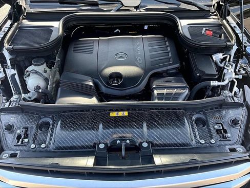 Used 2025 Mercedes-Benz GLS 450 4MATIC image 31