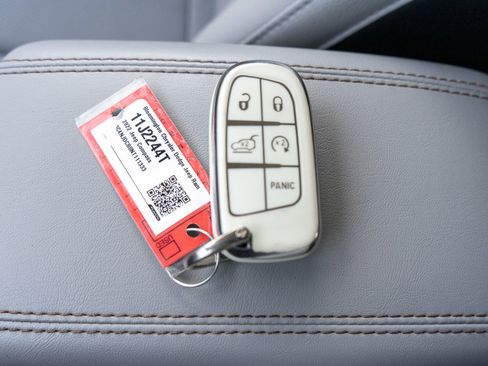Used 2022 Jeep Compass Limited AWD/4WD image 29