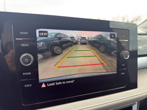 New 2026 Volkswagen Taos SE FWD image 17