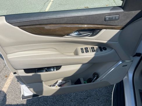 Used 2020 Cadillac Escalade 4WD image 19