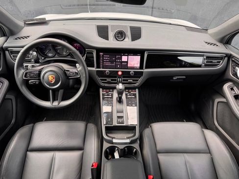 Certified 2026 Porsche Macan AWD/4WD image 18