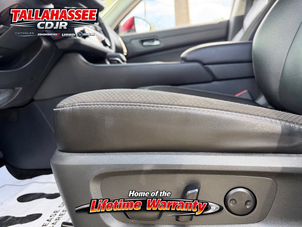 Used 2023 Nissan Pathfinder SL w/ Black Appearance Package AWD/4WD image 16
