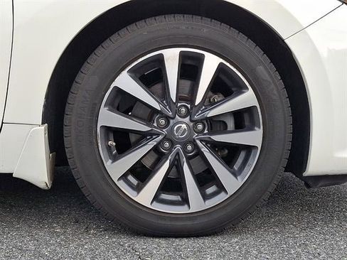 Used 2017 Nissan Altima 2.5 SL w/ 2.5 Technology Package image 8