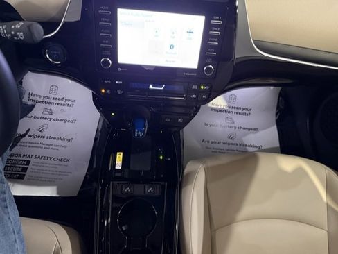 Used 2022 Toyota Prius XLE image 18