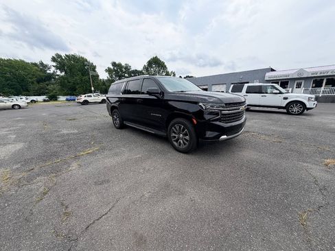Used 2022 Chevrolet Suburban LT AWD/4WD image 10