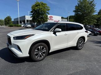 Used 2021 Toyota Highlander XLE FWD video 1