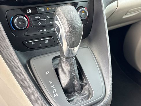 Used 2022 Ford Transit Connect XLT FWD image 27