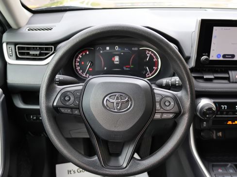 Certified 2025 Toyota RAV4 XLE FWD image 31