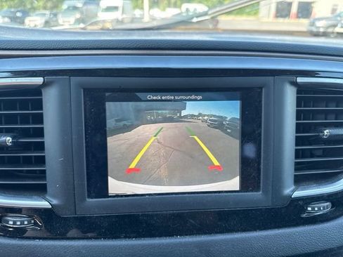 Used 2018 Chrysler Pacifica Touring Plus FWD image 18