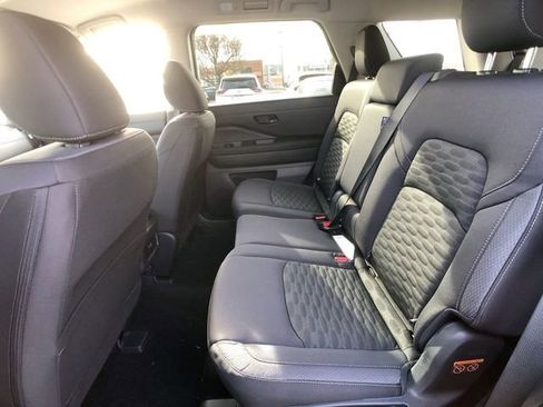 New 2025 Nissan Pathfinder SV image 24