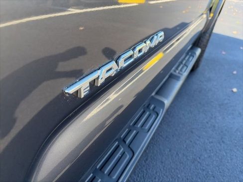Certified 2021 Toyota Tacoma TRD Off-Road image 18