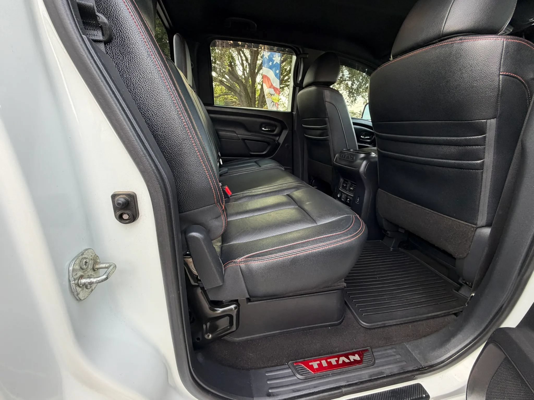 Used 2020 Nissan Titan PRO-4X w/ Pro-4x Convenience Package AWD/4WD image 39