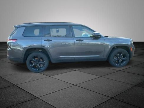 Used 2023 Jeep Grand Cherokee L Laredo image 15