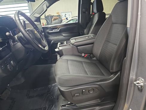 Used 2025 Chevrolet Silverado 1500 LT AWD/4WD image 18