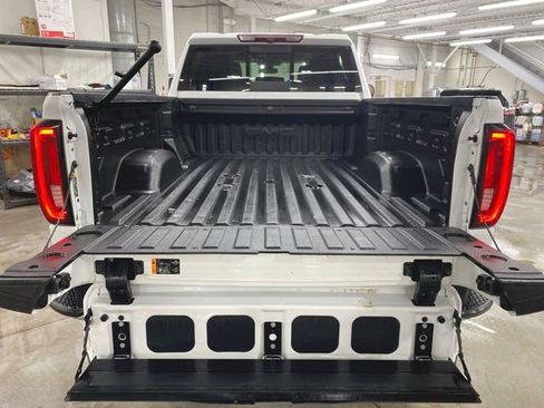 Used 2023 GMC Sierra 2500 SLT w/ SLT Premium Package image 27