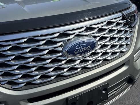 Used 2020 Ford Explorer Platinum w/ Premium Technology Package AWD/4WD image 32