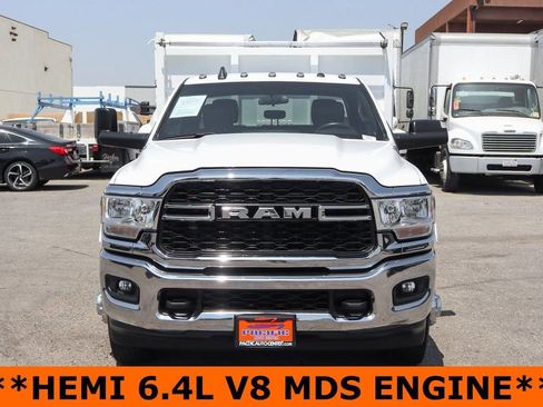 Used 2022 RAM 3500 Tradesman w/ Chrome Appearance Group AWD/4WD image 4