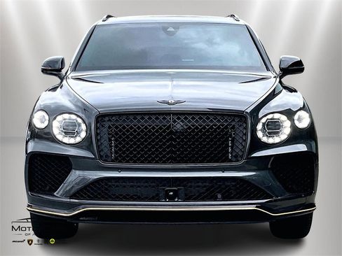 Used 2025 Bentley Bentayga image 3