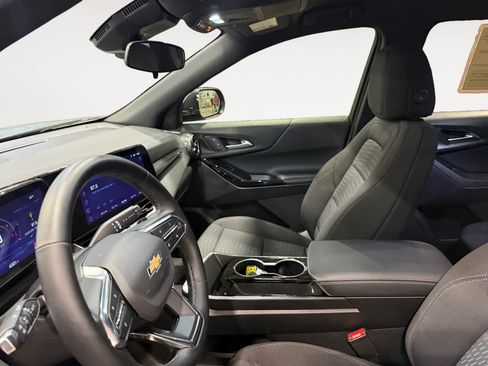 Used 2025 Chevrolet Equinox LT image 10