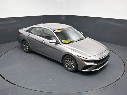 Used 2024 Hyundai Elantra SEL FWD image 38