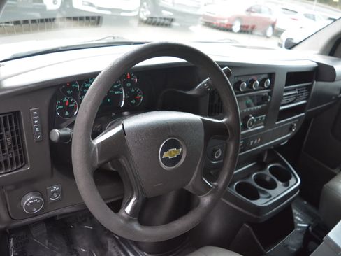 Used 2014 Chevrolet Express 2500 Extended image 21