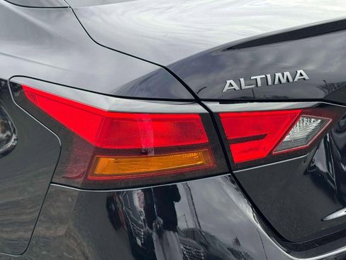 Certified 2025 Nissan Altima 2.5 SR image 10
