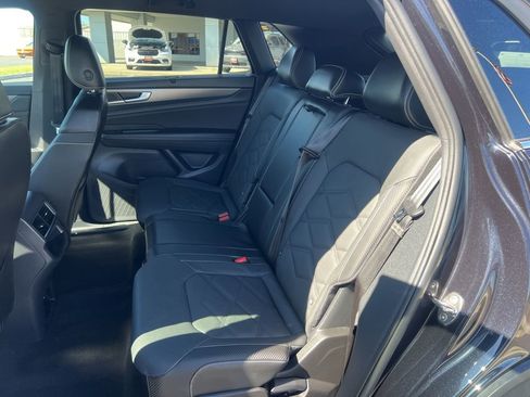 Used 2025 Volkswagen Atlas Cross Sport SE AWD/4WD image 25