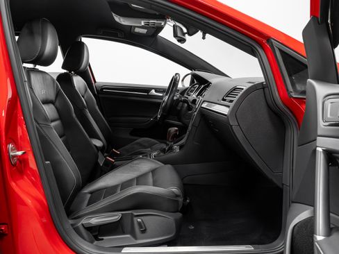 Used 2016 Volkswagen Golf R 4-Door image 21