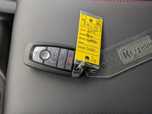 Used 2025 Ford Explorer ST-Line image 33