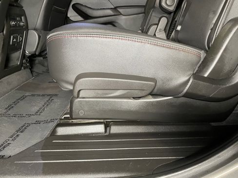 Used 2023 Chevrolet Traverse RS image 37