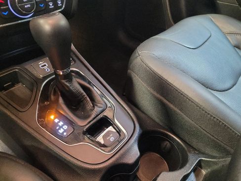 Used 2019 Jeep Cherokee Limited image 26