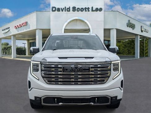 Used 2024 GMC Sierra 1500 Denali w/ Technology Package AWD/4WD image 2