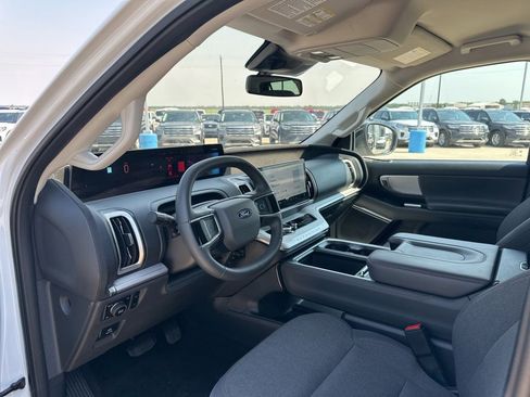 Used 2025 Ford Expedition Active AWD/4WD image 11