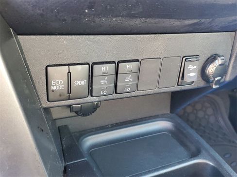 Used 2017 Toyota RAV4 SE image 35