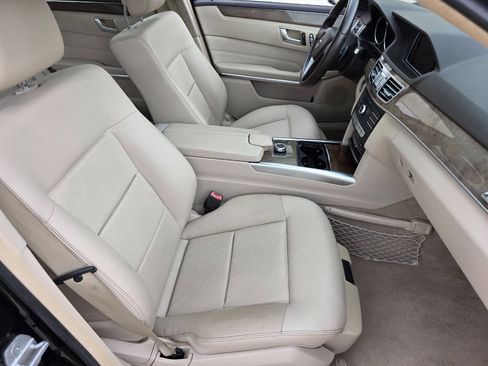 Used 2016 Mercedes-Benz E 350 4MATIC Sedan image 25