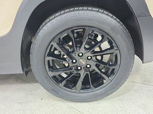 Used 2023 GMC Terrain SLE w/ Driver Convenience Package FWD image 45