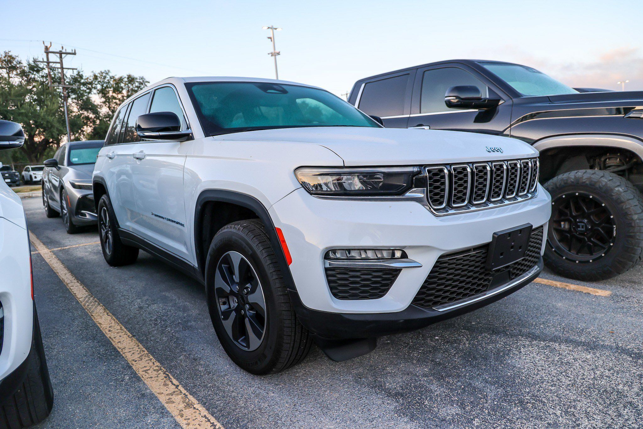 Used 2024 Jeep Grand Cherokee Limited 4xe AWD/4WD image 6