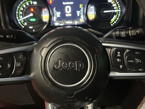 Used 2024 Jeep Wrangler Unlimited Sahara w/ Technology Group AWD/4WD image 11