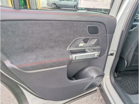 Used 2024 Mercedes-Benz GLB 250 4MATIC image 12