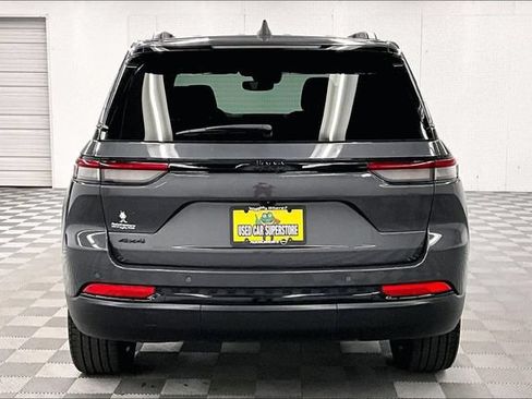 Used 2024 Jeep Grand Cherokee Altitude AWD/4WD image 5