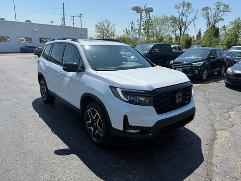 Used 2023 Honda Passport Elite image 4