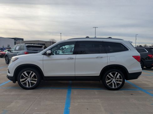 Certified 2018 Honda Pilot Touring image 10