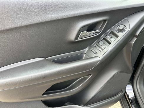 Used 2020 Chevrolet Trax LS image 16