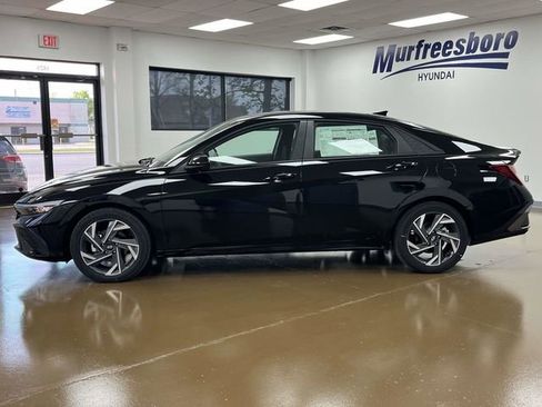 Used 2025 Hyundai Elantra Sport w/ Cargo Package FWD image 8