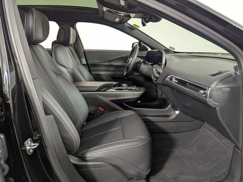 Used 2024 Cadillac Lyriq Sport image 37